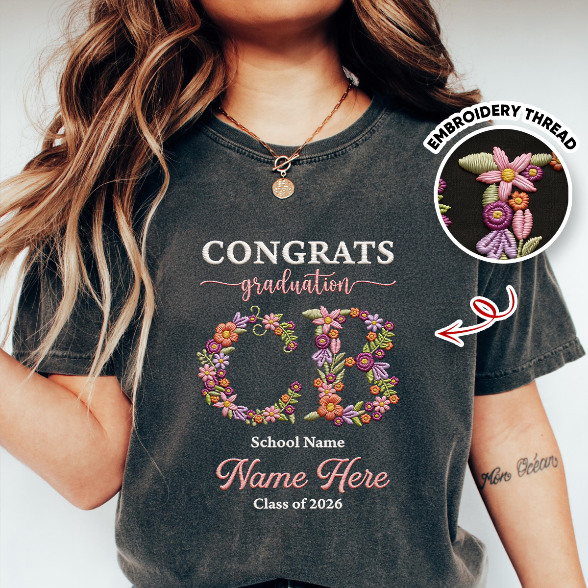 Cette maman appartient à - T-shirt unisexe personnalisé 