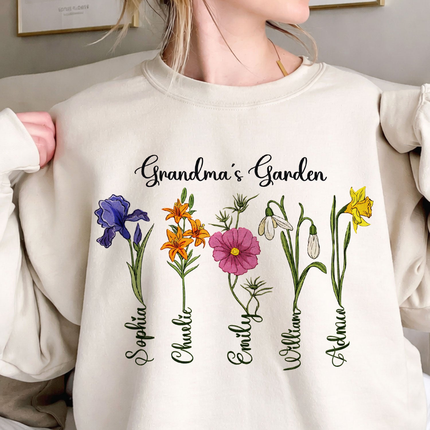 Embroidered Flowers Crewneck Sweatshirt - Floral embroidered hoodie, gifts for mom and grandma.
